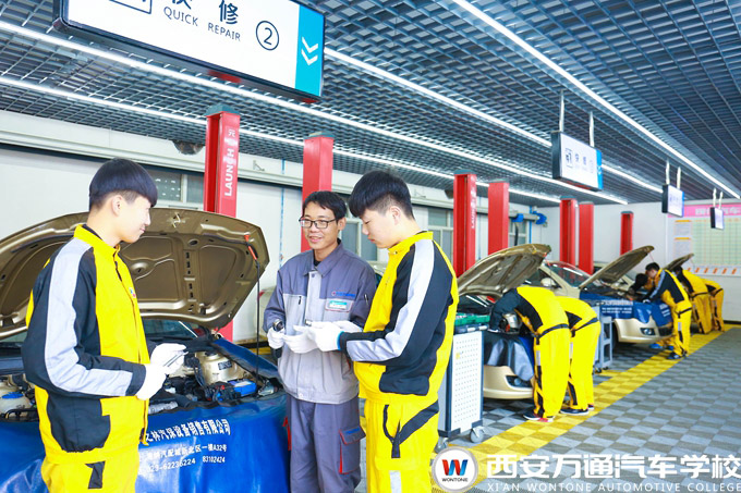 在萬通'理實一體'化課堂中掌握真技能 在西安萬通“理實一體”化課堂中掌握真技能