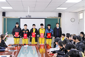 ഺfͨվl(f)У܇zy(c)cSތI(y)W(xu)Ӹ܇M(jn)йW(xu)